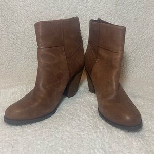 Arturo Chiang Chunky Stacked Heel Bootie Size 7.5
